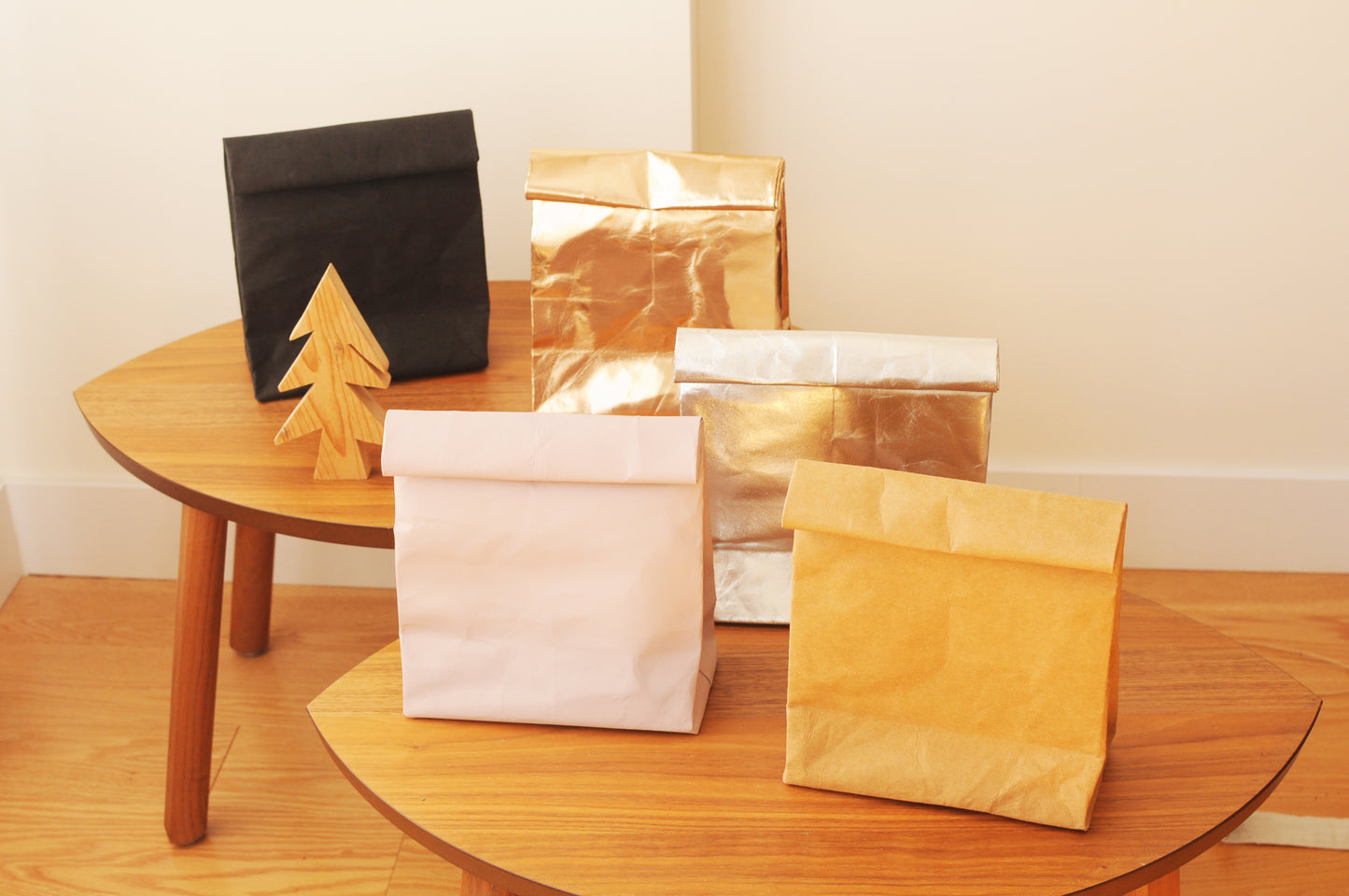 Lunch bags made from washable and reusable paper in BLACK, PINK, BROWN