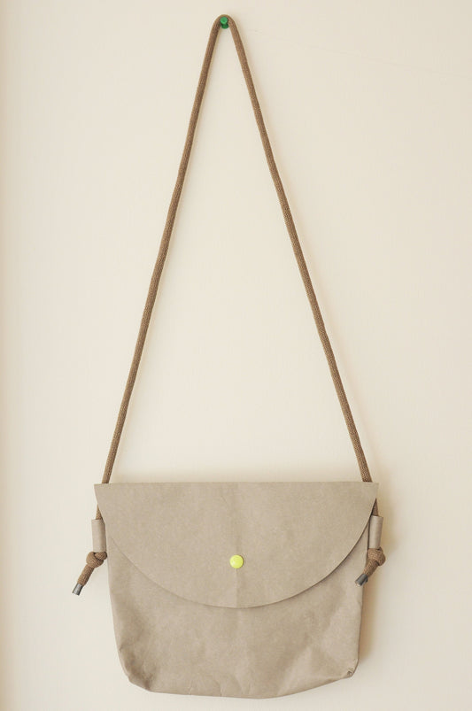 Pochette bag made from washable & reusable brown kraft paper in Grey, Brown