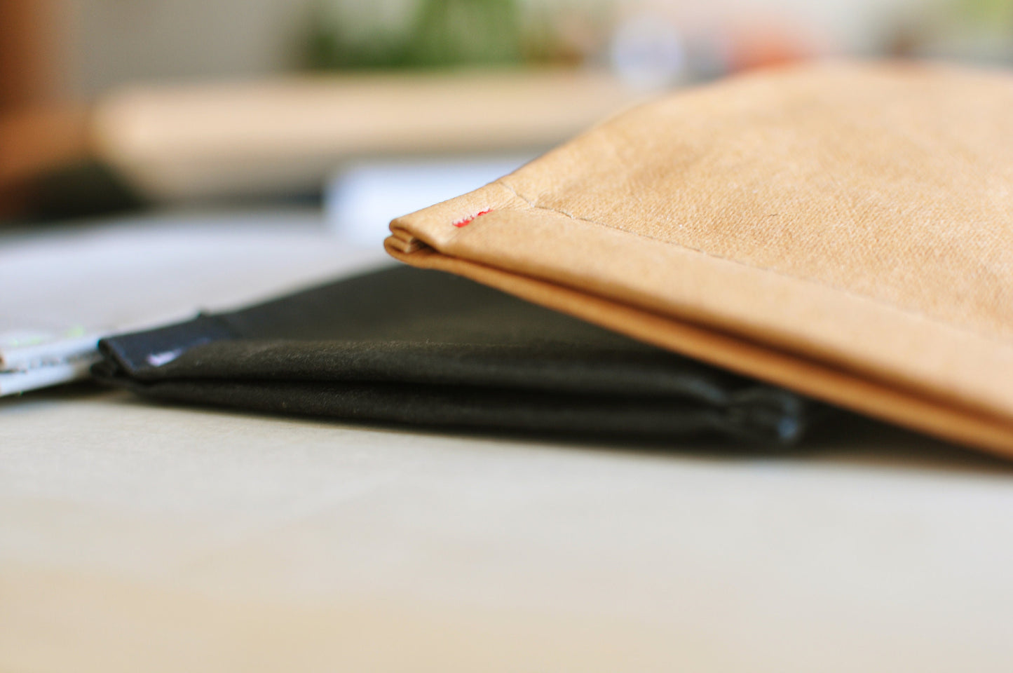 Eye glass case made from washable and reusable paper in BLACK, BROWN, GREY with snappy closure. Vegan Leather case as Pen & Sun glass case